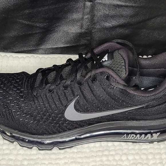 **SOLD**Men's Nike Air Max 2017 - Picture 4 of 10